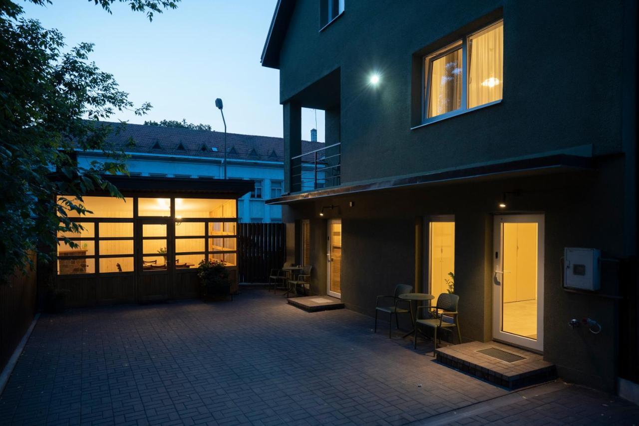 Acacia Apartment *