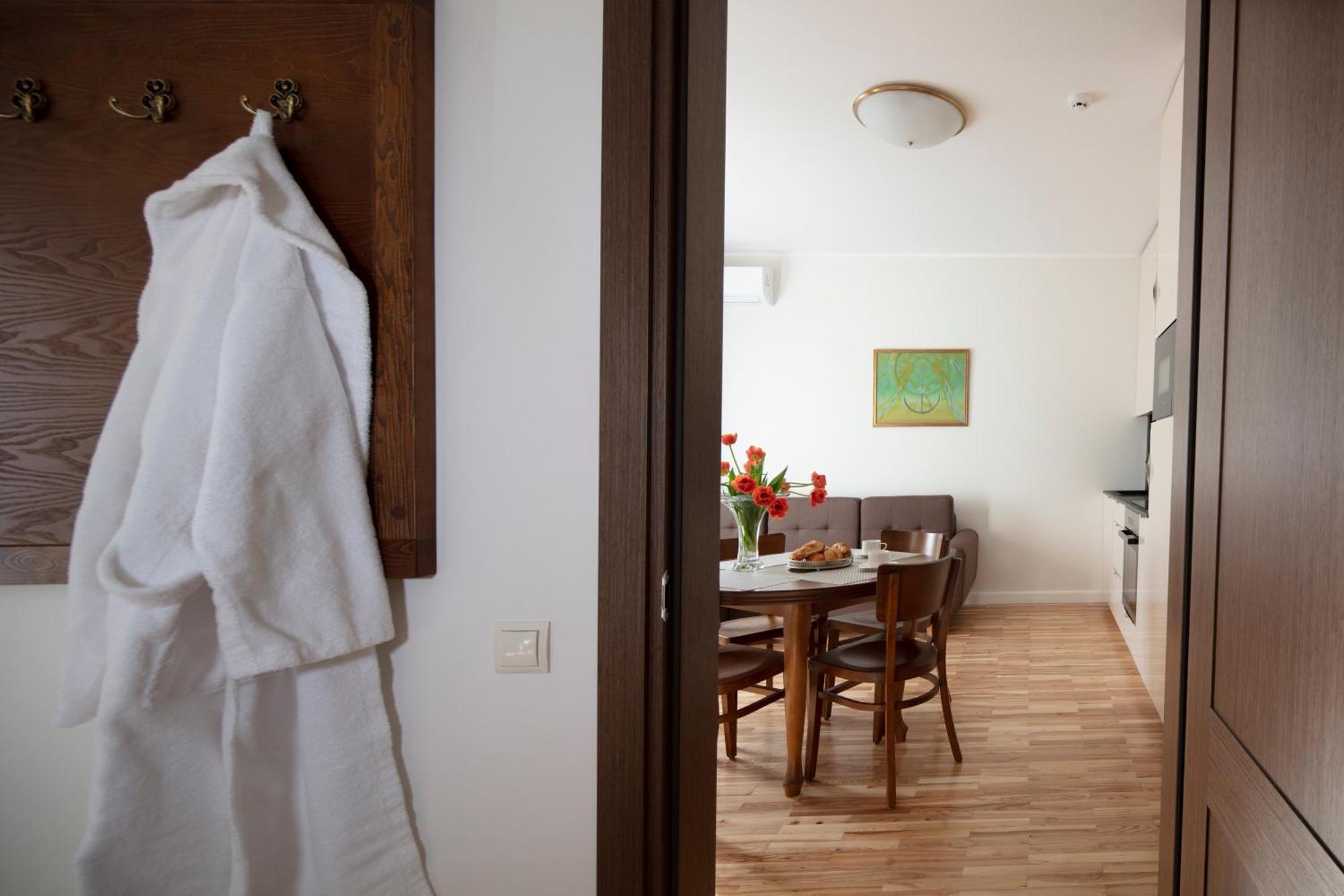 Acacia Apartment *