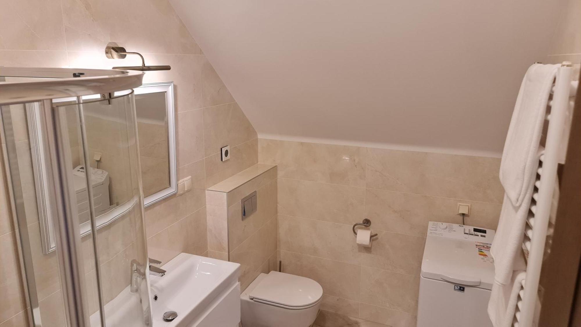 Acacia Apartment