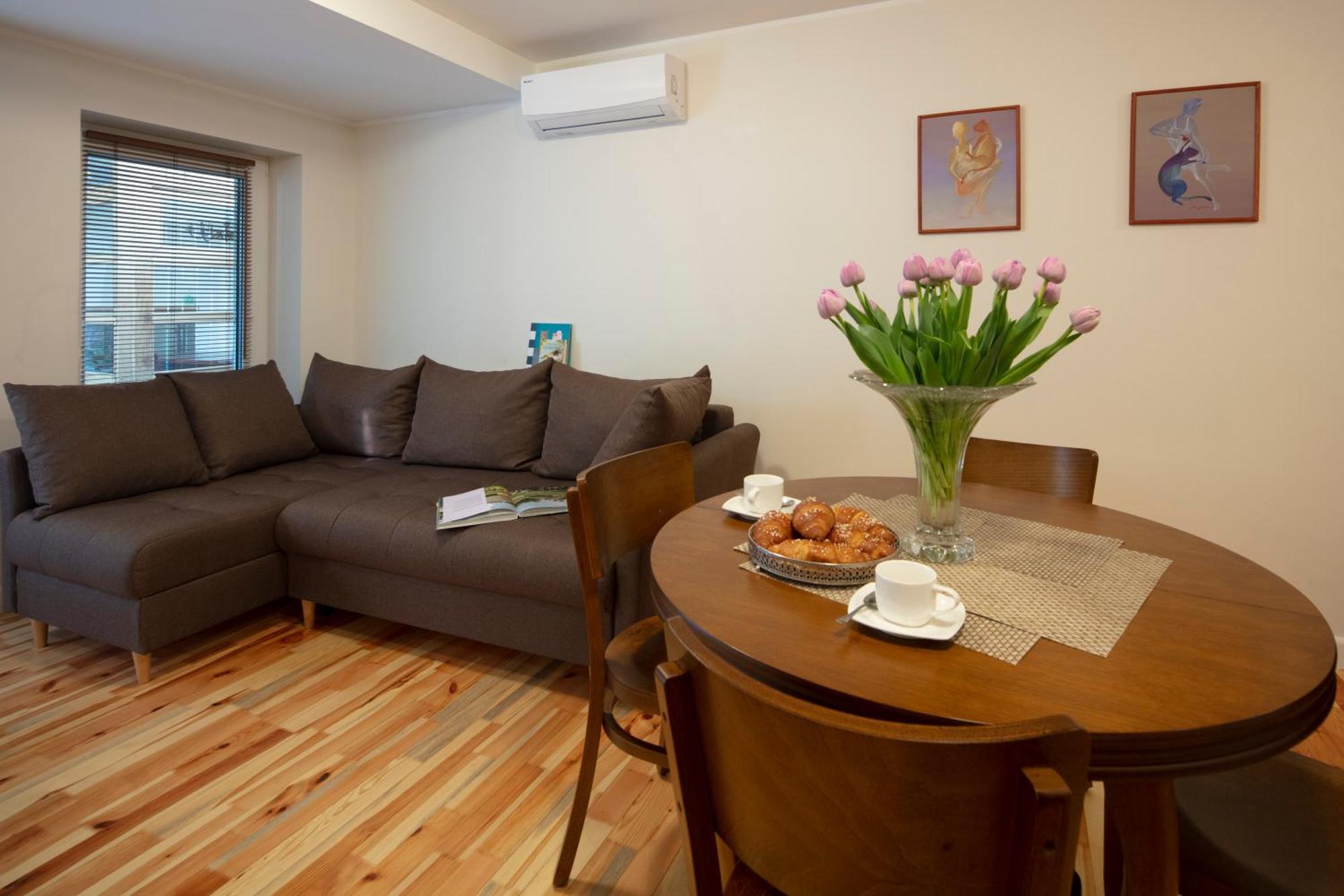 Acacia Apartment
