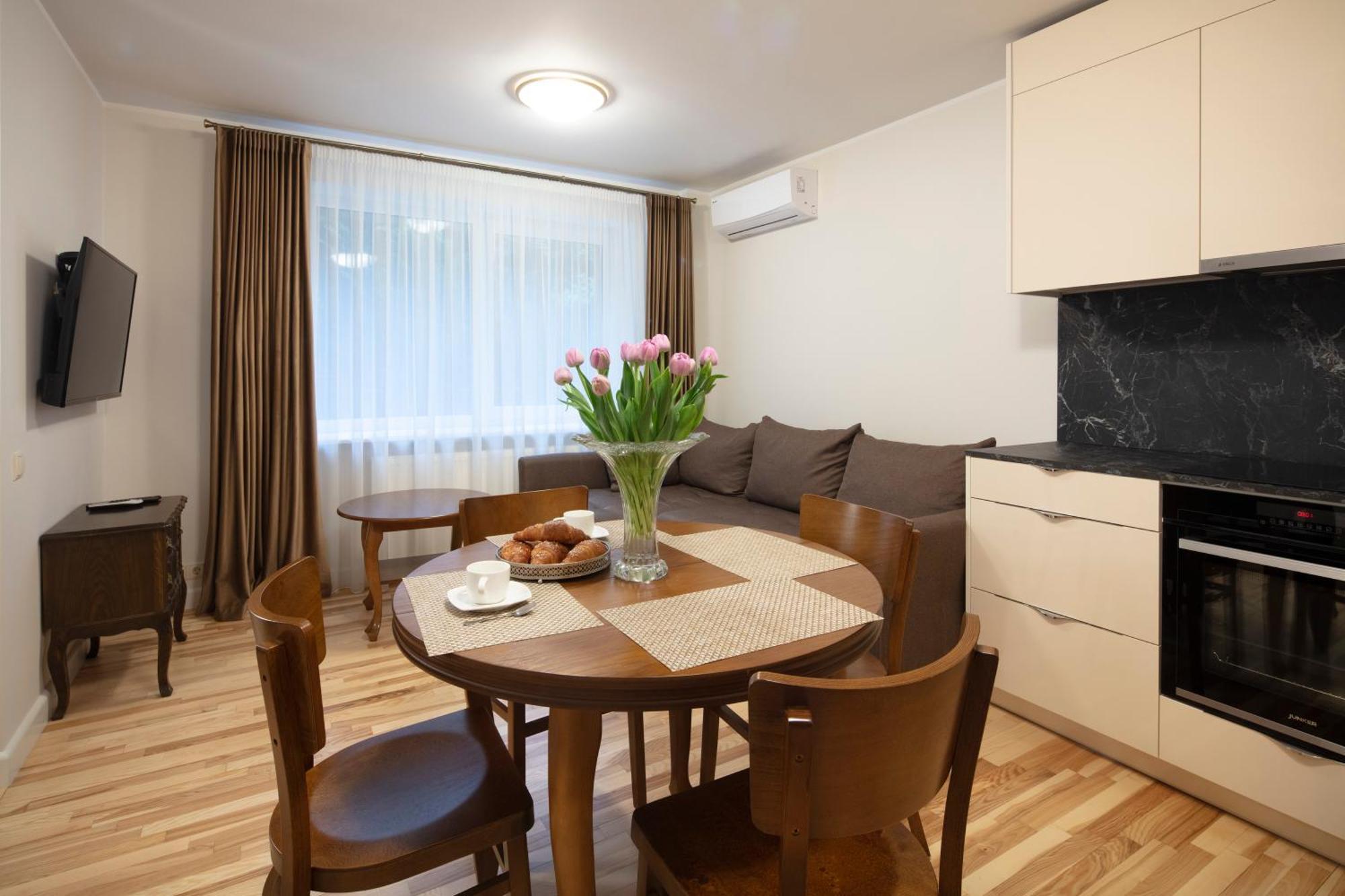Acacia Apartment *