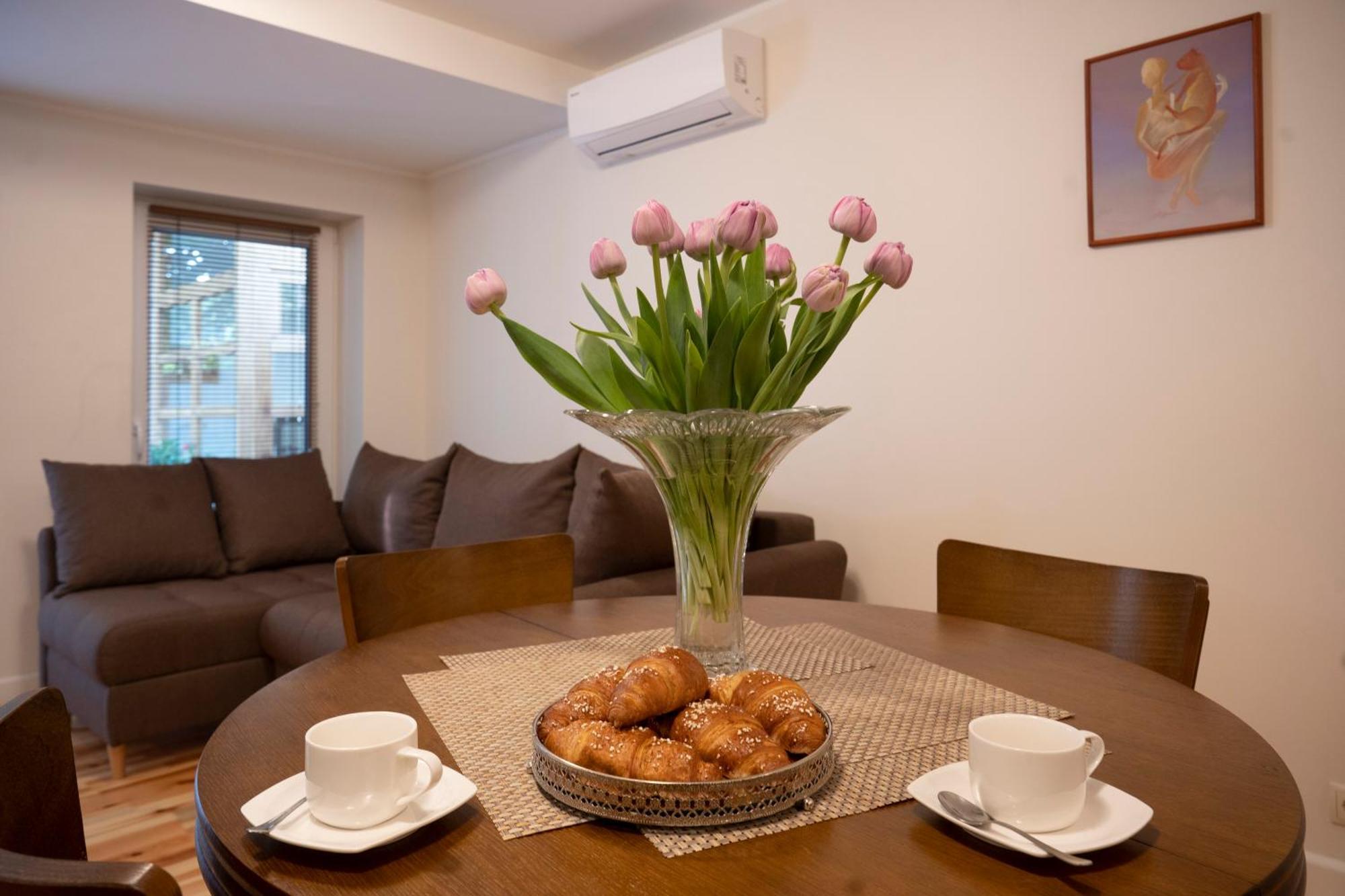 Acacia Apartment